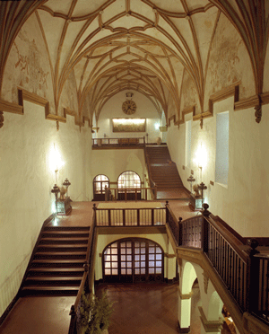 Escalinata del Hotel Monasterio de Piedra