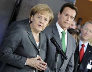 Angela Merkel y Arnold Schwarzenegger en la inauguración de CeBIT 2009