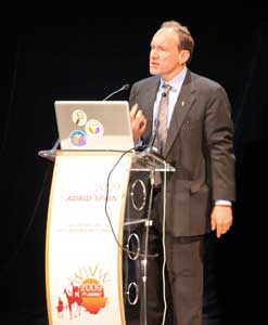 Tim Berners-Lee, creador de la Web, durante su ponencia en el WWW09